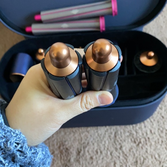 Dyson Prussian blue airwrap with extra long barrel - Picture 6 of 11